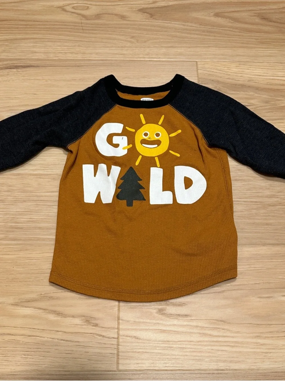 2 Old Navy Thermal Shirt Bundle